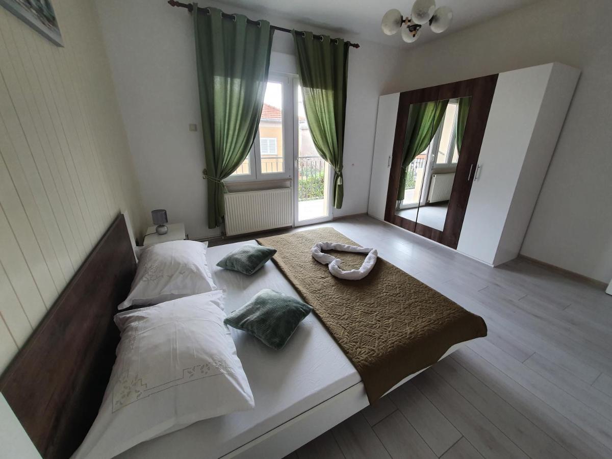 Ap Isabella With Private Pool Apartment Kastela